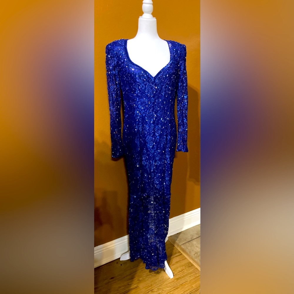 Ladies evening/prom/pageant dress covered in sequins and beading